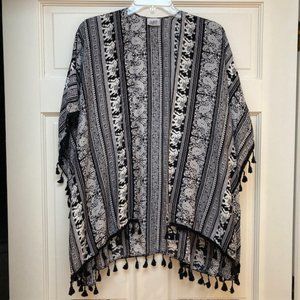 Lulla Collection by Bindya black and white paisley ruana OS